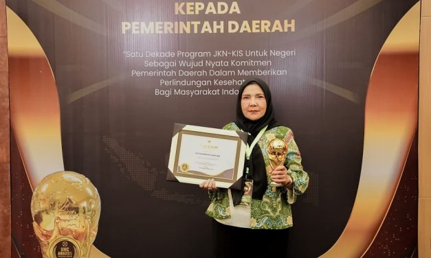 Pemerintah Kota Bandar Lampung Terima Penghargaan UHC