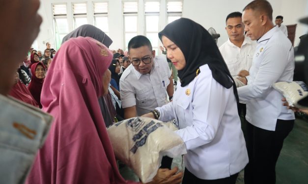 Walikota Bandar Lampung Salurkan Bansos