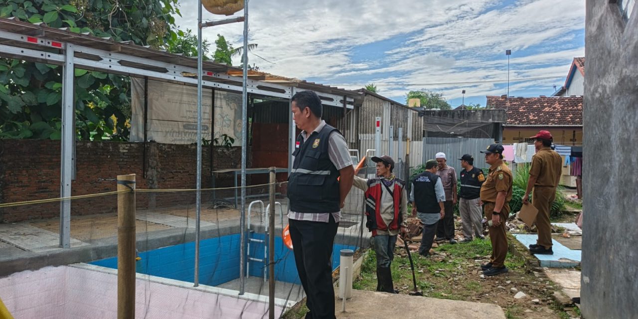 Pemkot Bandar Lampung Tertibkan 10 Bangunan Semipermanen di Atas Sungai