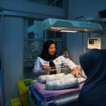 Jenguk Bayi Terlantar, Bunda Eva Doakan Tumbuh Jadi Anak yang Kuat
