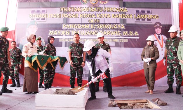 Walikota Badar Lampung Melakukan Seremoni Peletakan Batu Pertama Dalam Proses Revitalisasi Pasar Koga