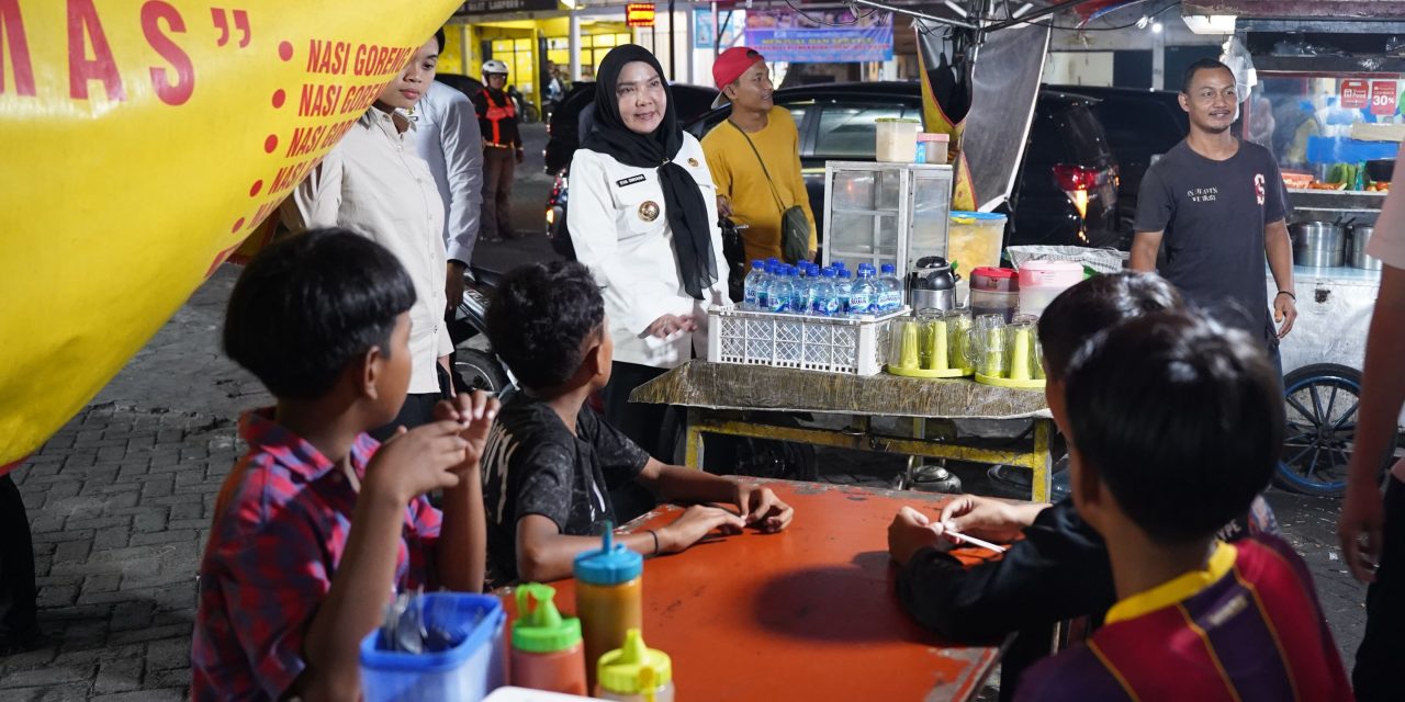 Wali Kota Bandar Lampung Bagikan Kompor Gas Gratis Untuk Pelaku UMKM