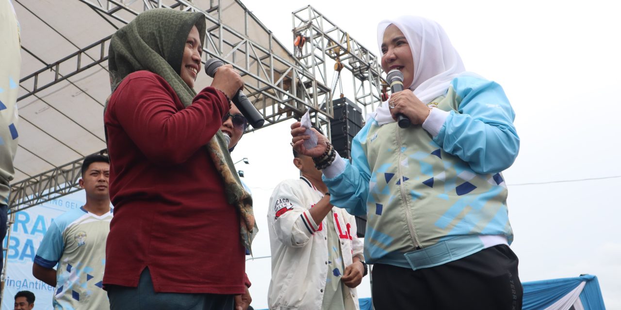 Wali Kota Bandar Lampung Hj. Eva Dwiana secara resmi membuka kegiatan Jalan Sehat dalam rangka memperingati Hari Ulang Tahun (HUT) ke-343 Kota Bandar Lampung