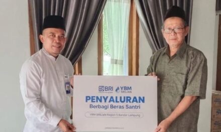 YBM BRILiaN Region 5 Bandar Lampung Salurkan Bantuan Beras untuk Santri Pondok Pesantren Darussalam Adijaya
