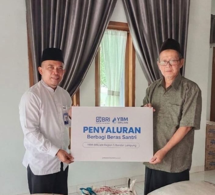 YBM BRILiaN Region 5 Bandar Lampung Salurkan Bantuan Beras untuk Santri Pondok Pesantren Darussalam Adijaya