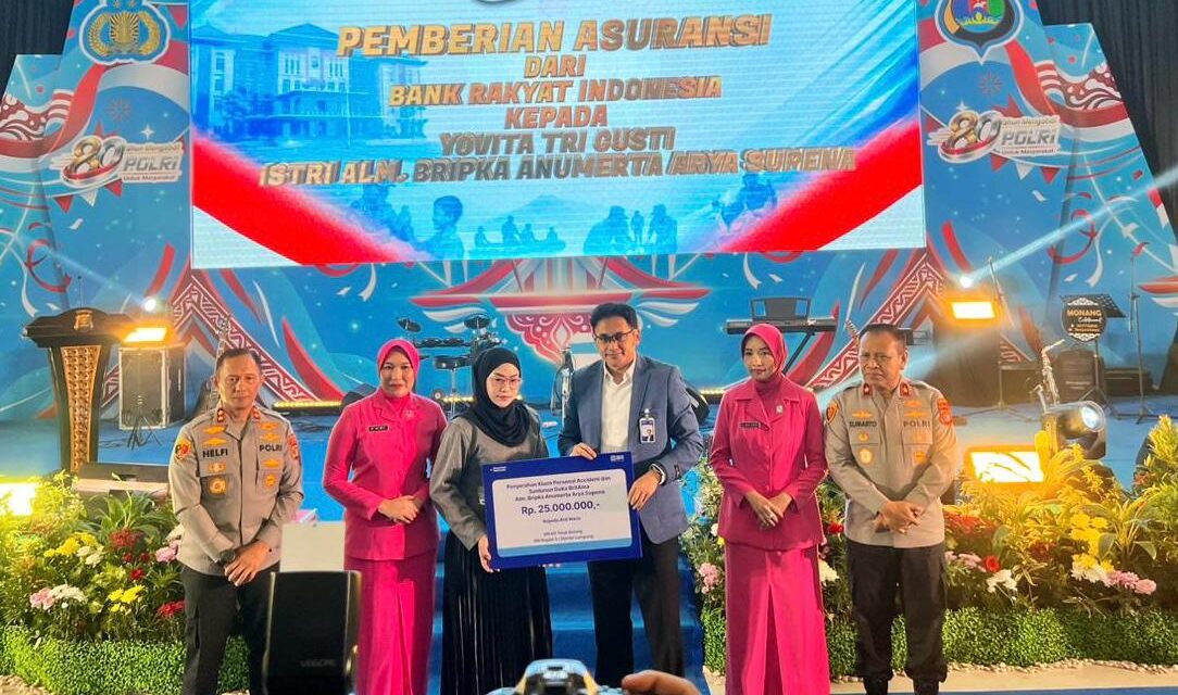 BRI Region 5 Bandar Lampung Serahkan Klaim Asuransi kepada Ahli Waris Bripka Anumerta Arya Supena