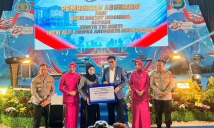 BRI Region 5 Bandar Lampung Serahkan Klaim Asuransi kepada Ahli Waris Bripka Anumerta Arya Supena
