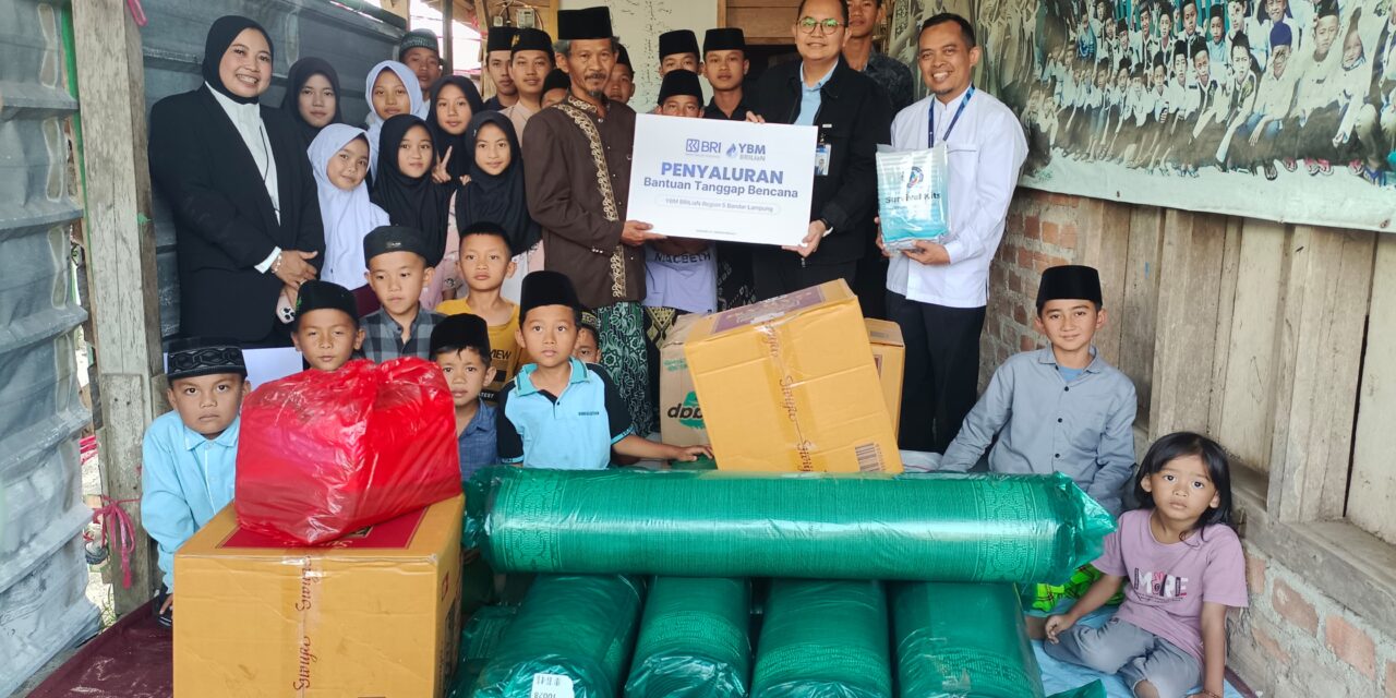 YBM BRILiaN Region 5 Bandar Lampung Salurkan Bantuan Tanggap Darurat Kebakaran ke Ponpes Sunan Bonang Lampung Barat