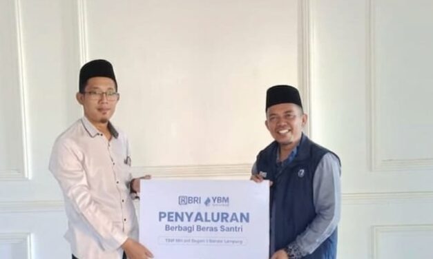 Sambut Santri Baru, YBM BRILiaN Salurkan Bantuan Beras untuk Ponpes Miftahul Ulum Lampung Timur