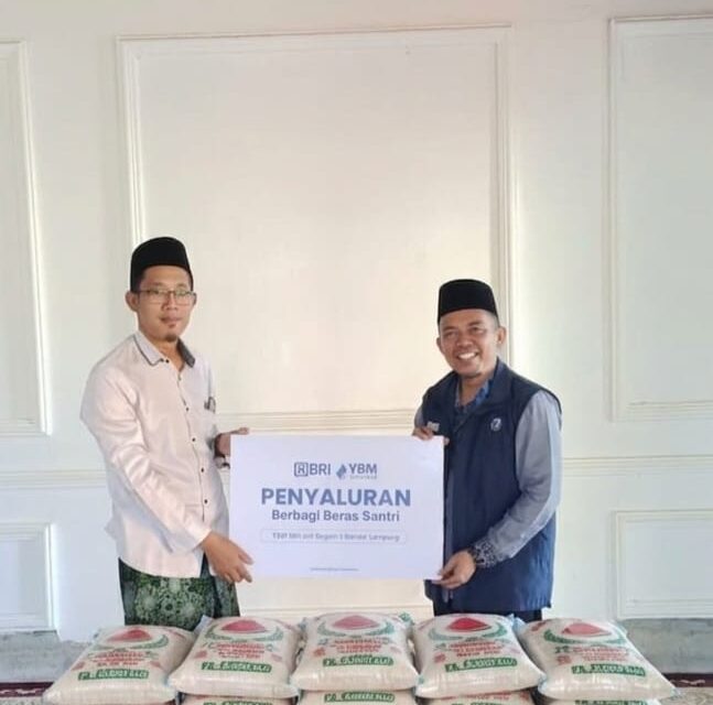 Sambut Santri Baru, YBM BRILiaN Salurkan Bantuan Beras untuk Ponpes Miftahul Ulum Lampung Timur