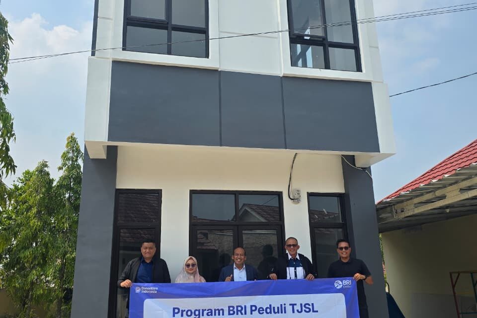 BRI Kanca Tanjung Karang Serahkan Bantuan Pembangunan PAUD Mahaputra Global di Desa Candimas