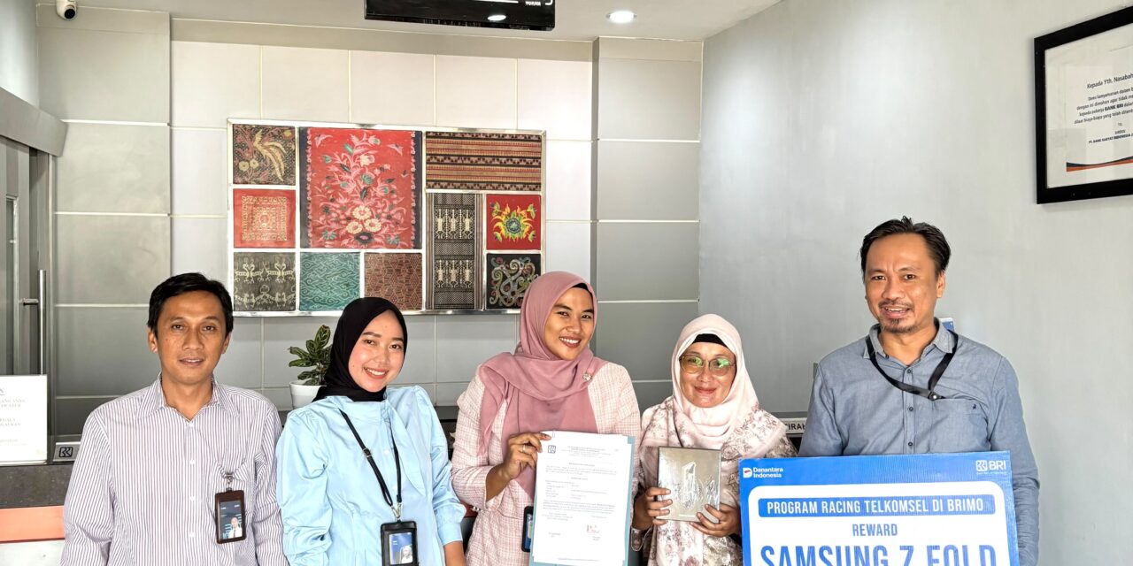 Program BRImo Telkomsel Hadirkan Kejutan, BRI Unit Brabasan BRI Kanca Tulang Bawang Serahkan Hadiah Premium kepada Nasabah Mesuji