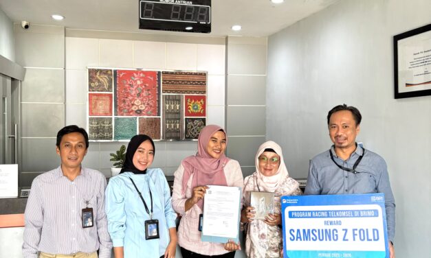 Program BRImo Telkomsel Hadirkan Kejutan, BRI Unit Brabasan BRI Kanca Tulang Bawang Serahkan Hadiah Premium kepada Nasabah Mesuji