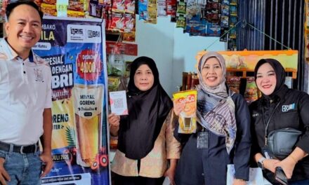 BRI Branch Officr Manna Dorong Pedagang Pasar Kutau Naik Kelas Lewat Transaksi QRIS