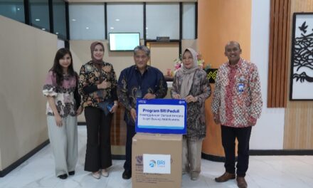 BRI Kanca Tanjung Karang Berbagi 20.000 Masker kepada Universitas Lampung untuk Antisipasi Dampak Erupsi Anak Krakatau
