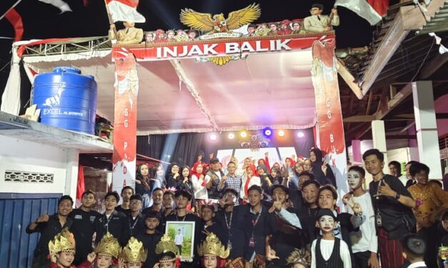 Camat Tanjungkarang Timur Dedi Saputra, S.IP, M.IP dan Lurah Kebon Jeruk Supriadi, S.H., Meriahkan Malam Puncak Padas X Bukit